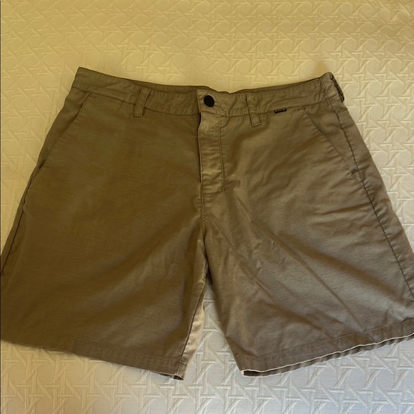 Hurley Tan Flat Front Shorts Casual Style - Picture 1 of 7